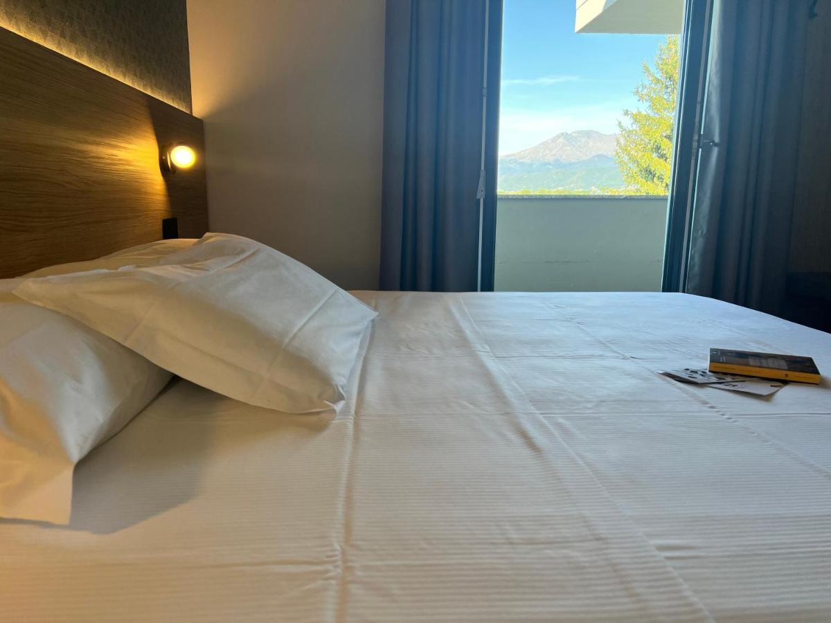Hotel Gardenia Romano Canavese Exteriör bild