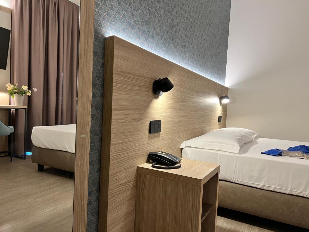 Hotel Gardenia Romano Canavese Exteriör bild