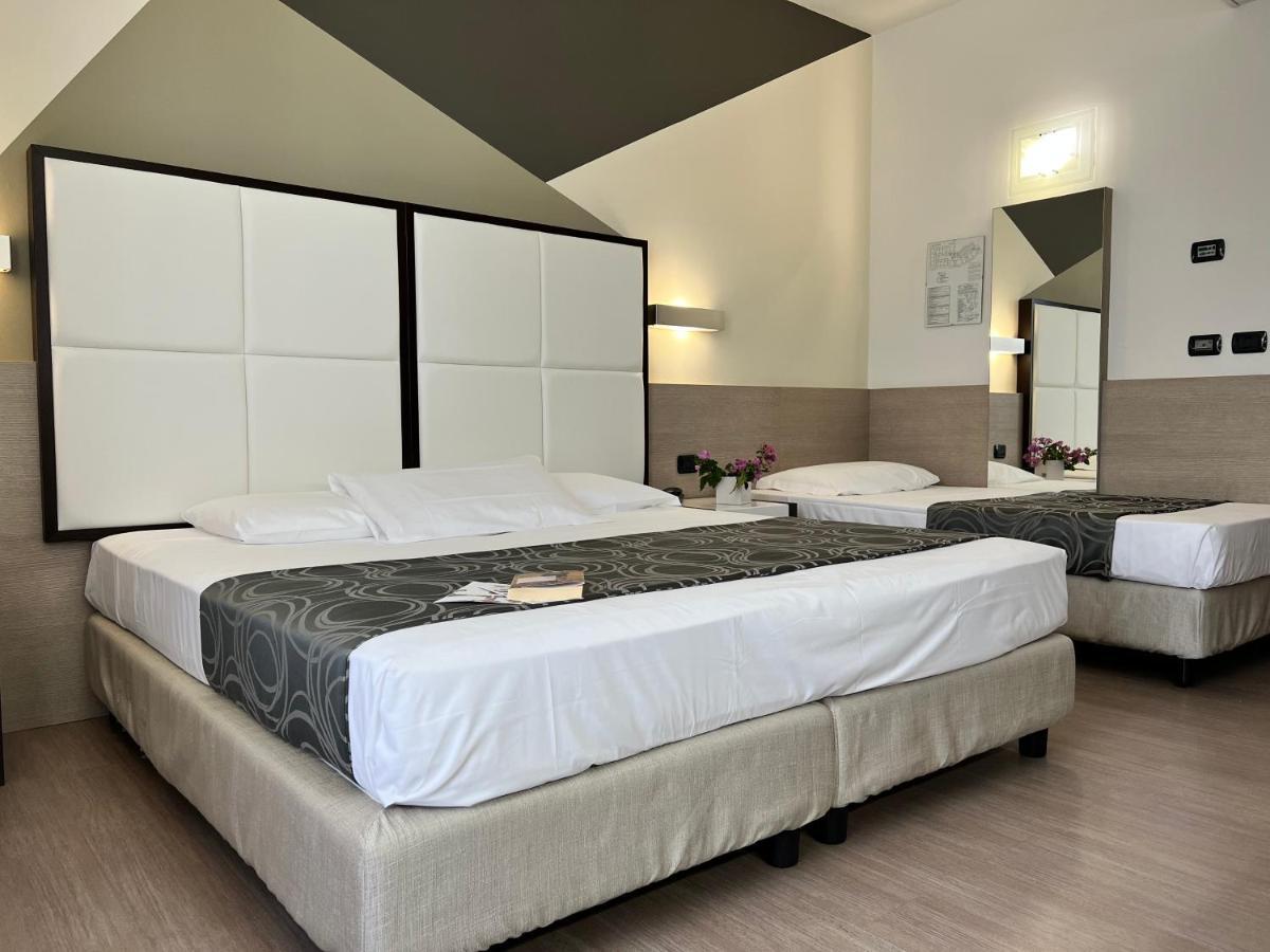 Hotel Gardenia Romano Canavese Exteriör bild