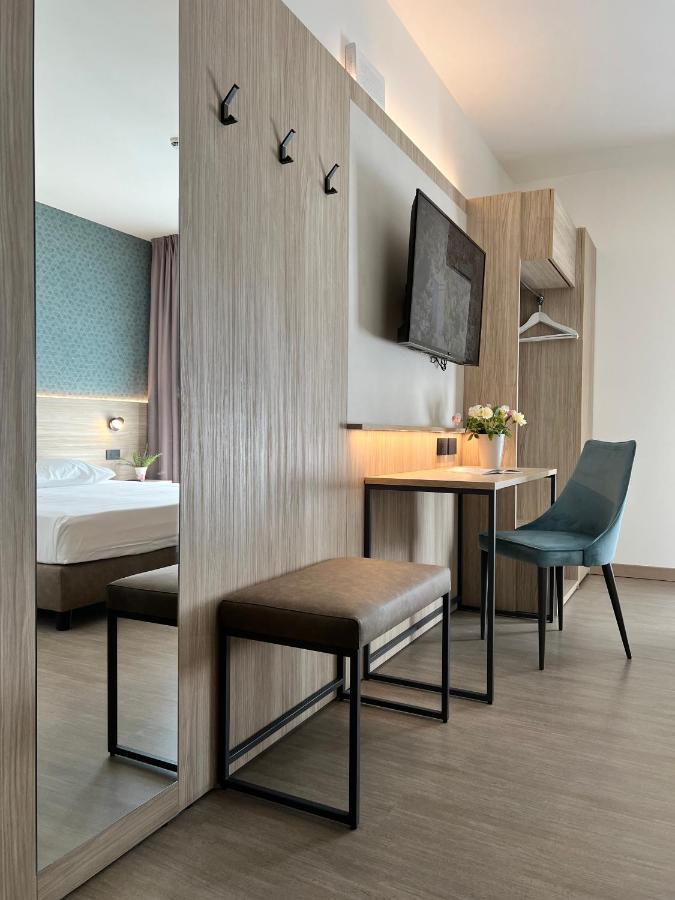 Hotel Gardenia Romano Canavese Exteriör bild