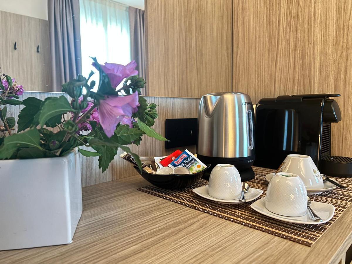 Hotel Gardenia Romano Canavese Exteriör bild
