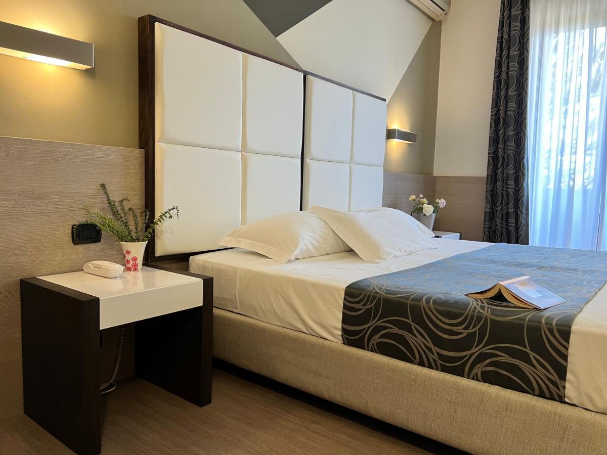 Hotel Gardenia Romano Canavese Exteriör bild