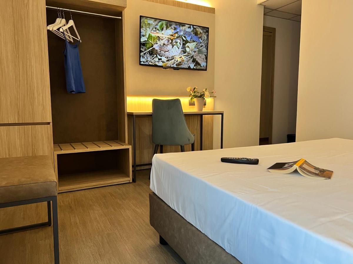 Hotel Gardenia Romano Canavese Exteriör bild