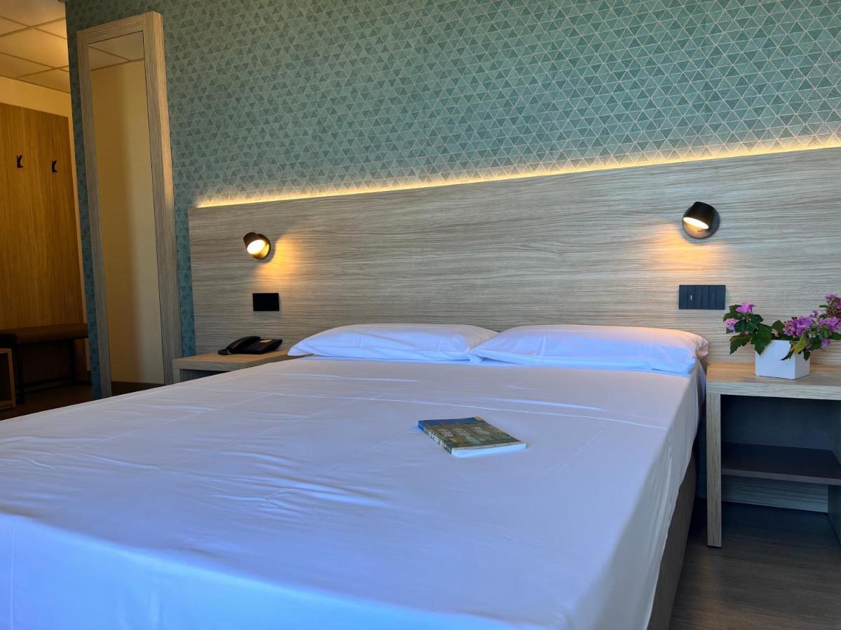 Hotel Gardenia Romano Canavese Exteriör bild