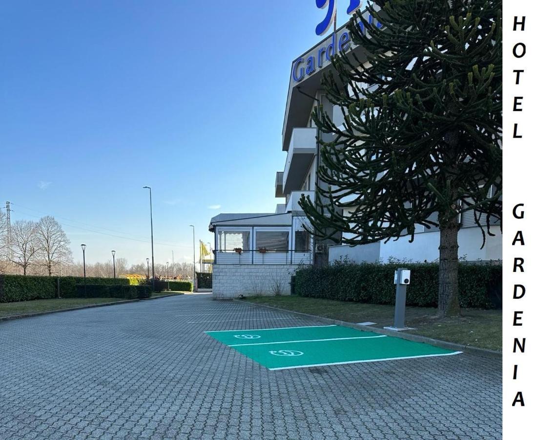 Hotel Gardenia Romano Canavese Exteriör bild