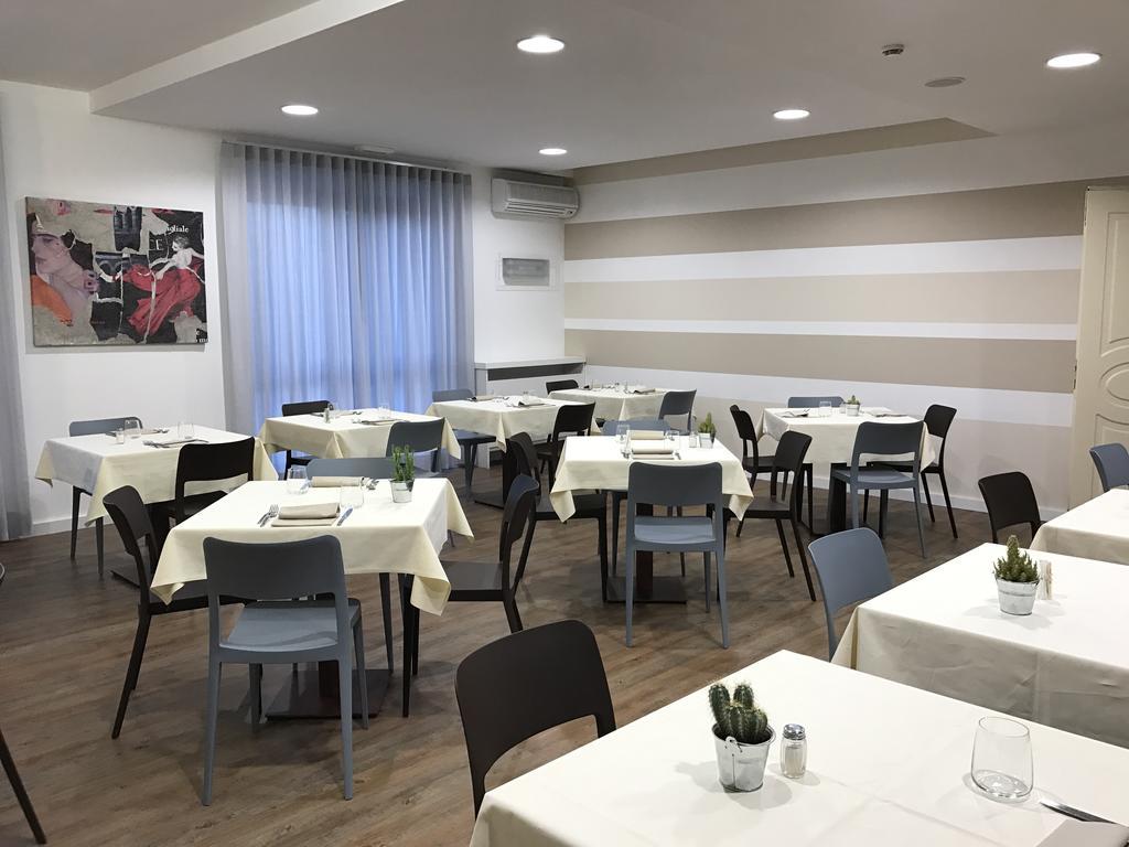 Hotel Gardenia Romano Canavese Exteriör bild