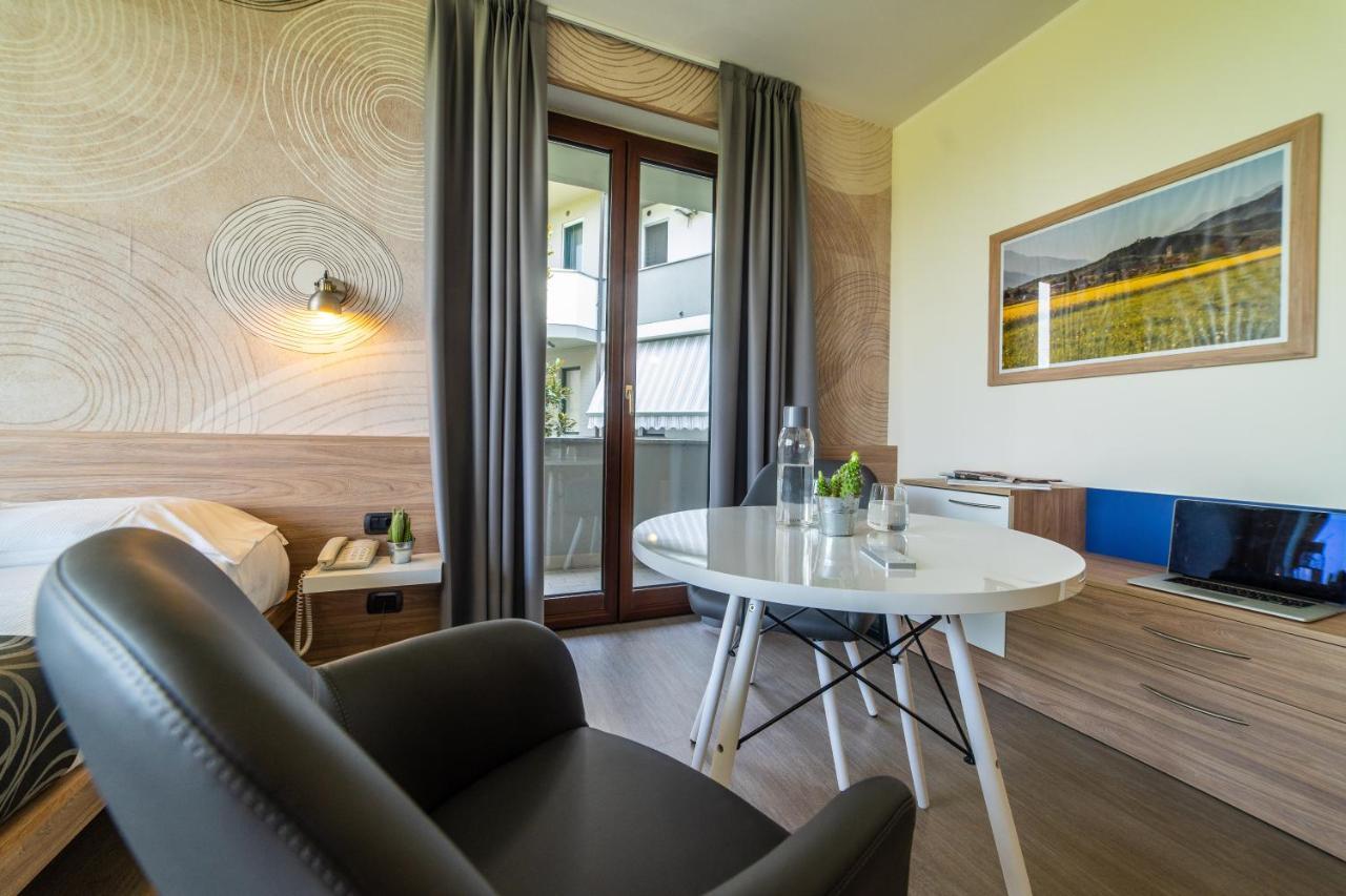 Hotel Gardenia Romano Canavese Exteriör bild